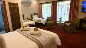 LUXURY FAMILY EN-SUITE ROOM @ 4 STAR GUEST HOUSE, Middelburg